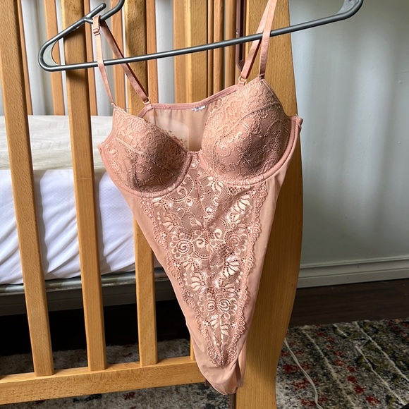 Forever 21 Tops - Light pink bodysuit